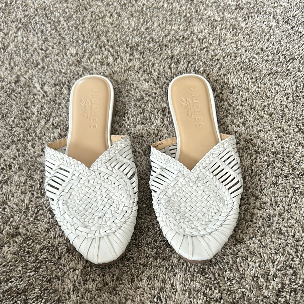 Journee Collection Women's White Woven Mules